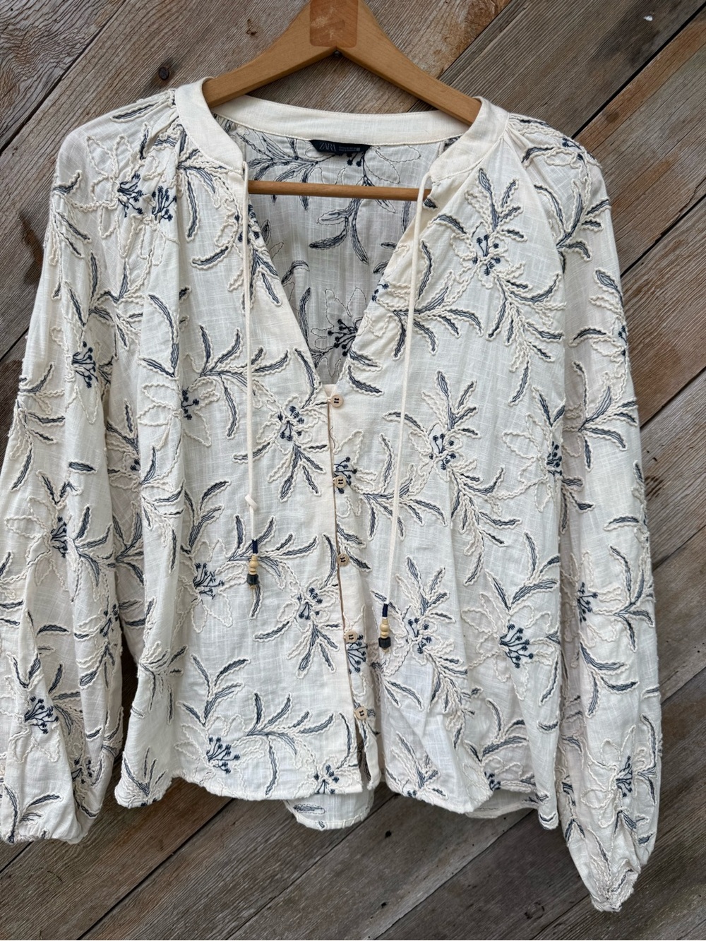 Zara. Embroidered Cream Floral Peasant Top. Womens XL